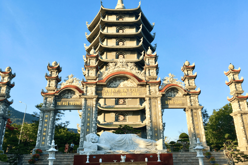 The stunning sight of Linh Ung Pagoda bathed in the glow of the sunset (Source: Canva)